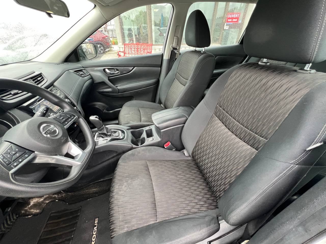 2017 Nissan Rogue SV**Jamais Accidente**CAMERA DE RECULE**SIEGES CHAUFFNATS** Image principale