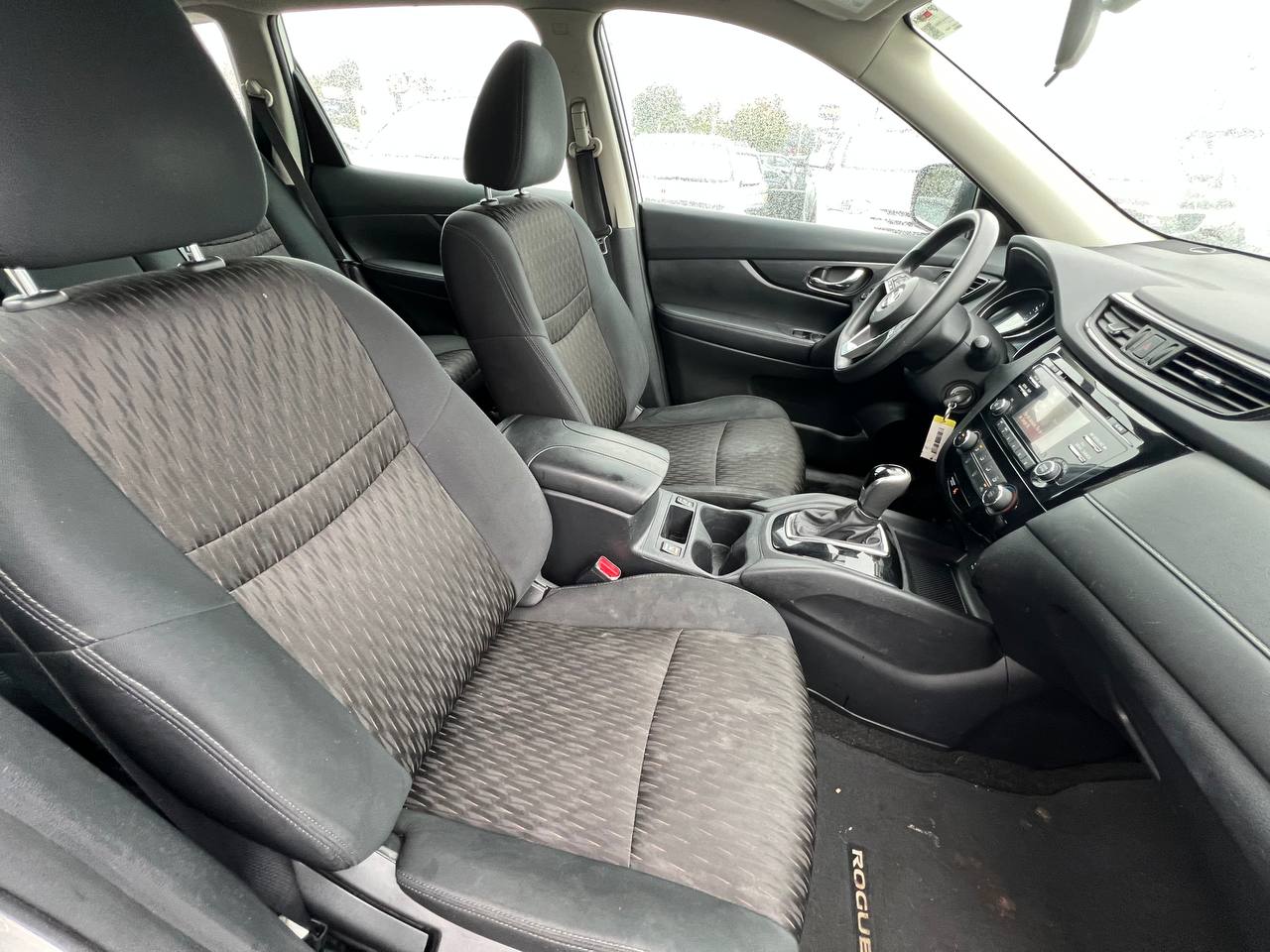 2017 Nissan Rogue SV**Jamais Accidente**CAMERA DE RECULE**SIEGES CHAUFFNATS** Image principale