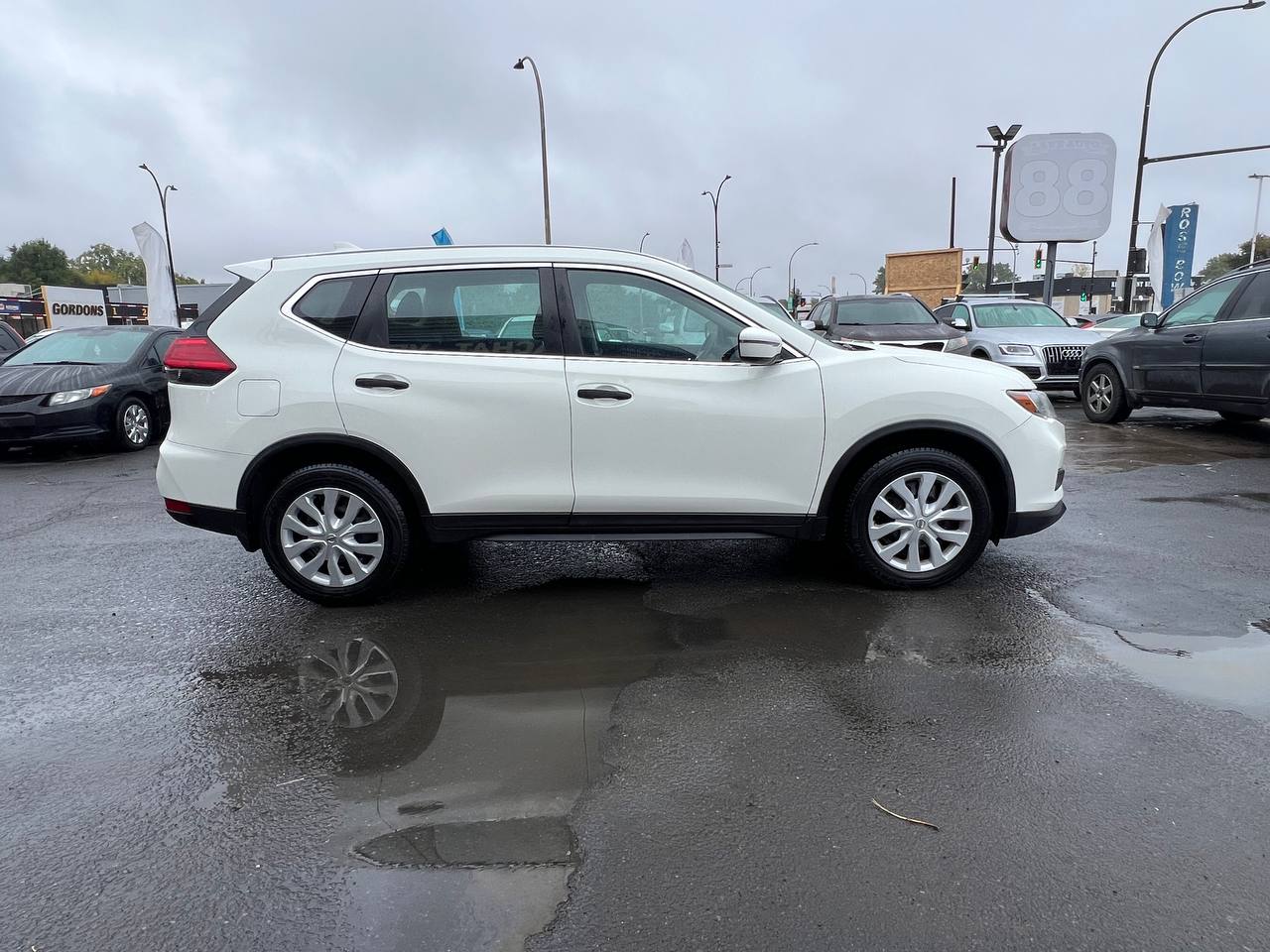 2017 Nissan Rogue SV**Jamais Accidente**CAMERA DE RECULE**SIEGES CHAUFFNATS** Image principale