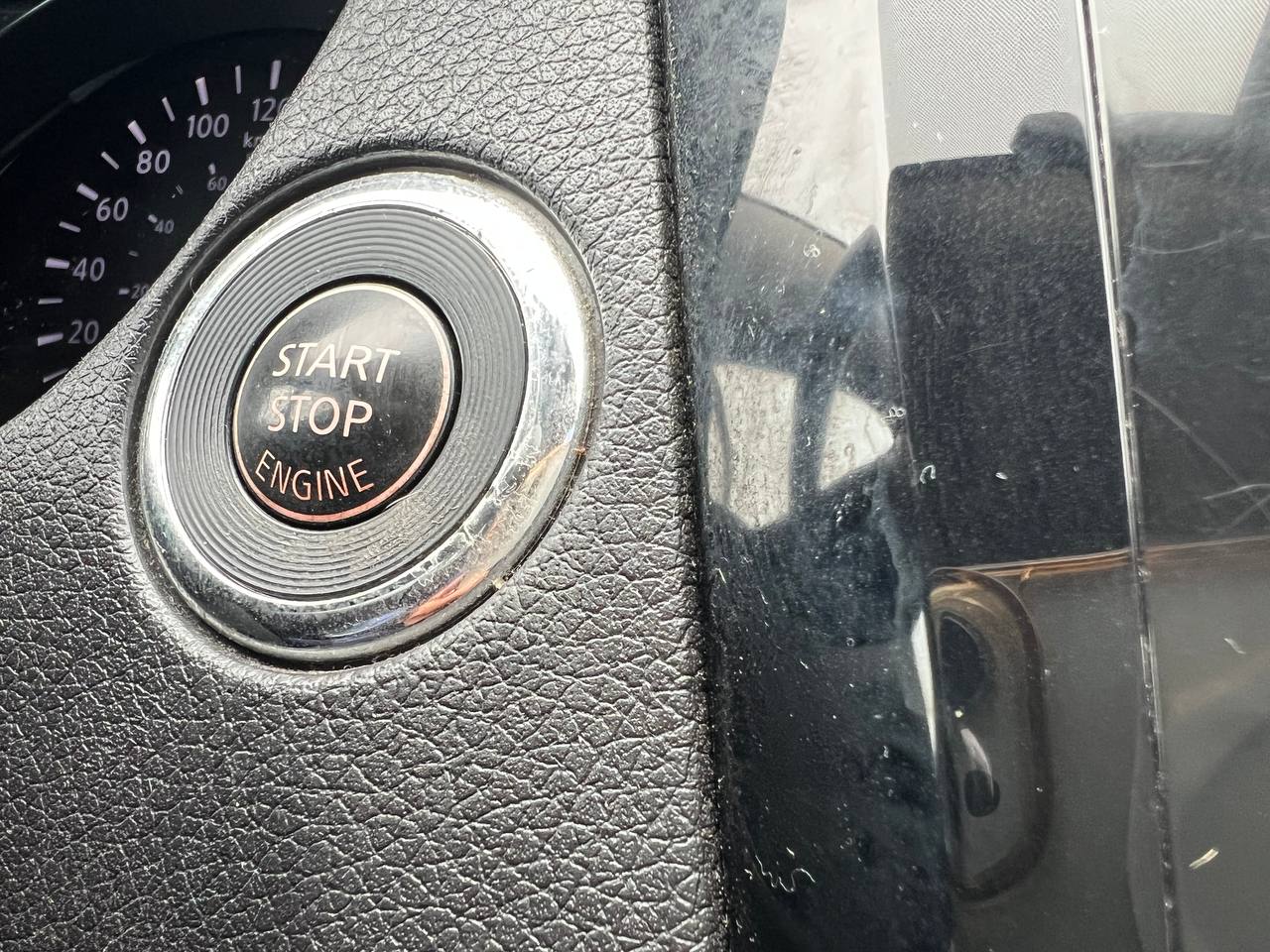 2015 Nissan Rogue SV**AWD**SAAQ CERTIFIEE**Un Proprietaire**TOIT OUVRANT PANORAMIQUE**CAMERA DE RECULE**SIEGES CHAUFFNATS**Mags** Image principale