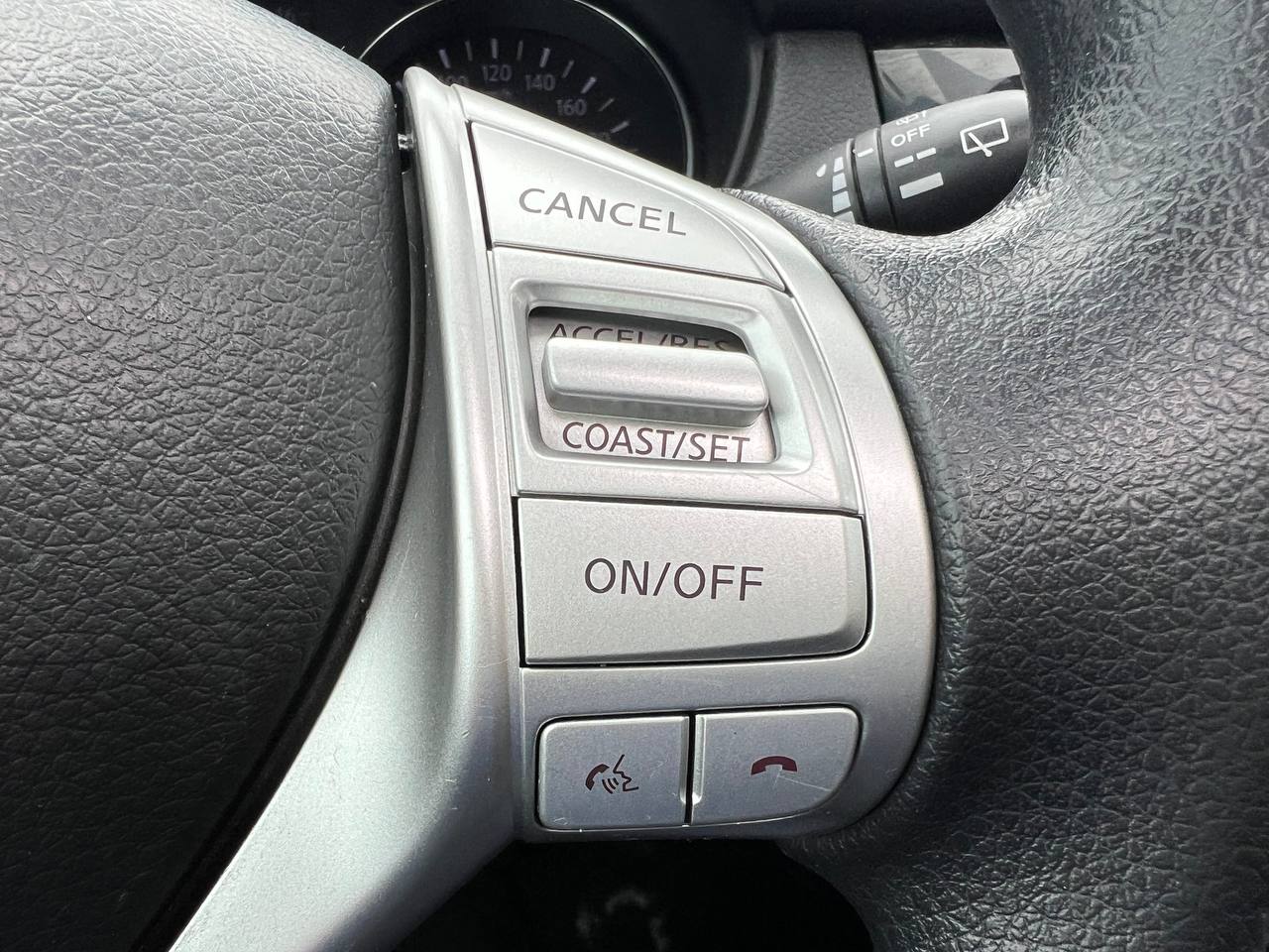 2015 Nissan Rogue SV**AWD**SAAQ CERTIFIEE**Un Proprietaire**TOIT OUVRANT PANORAMIQUE**CAMERA DE RECULE**SIEGES CHAUFFNATS**Mags** Image principale