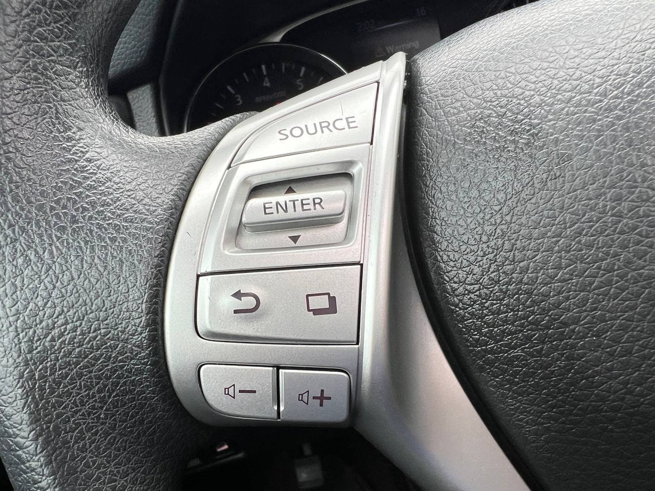 2015 Nissan Rogue SV**AWD**SAAQ CERTIFIEE**Un Proprietaire**TOIT OUVRANT PANORAMIQUE**CAMERA DE RECULE**SIEGES CHAUFFNATS**Mags** Image principale