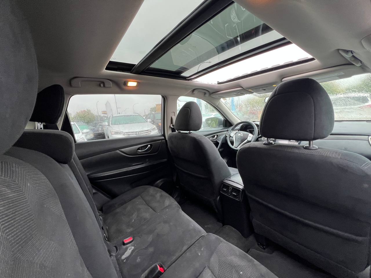 2015 Nissan Rogue SV**AWD**SAAQ CERTIFIEE**Un Proprietaire**TOIT OUVRANT PANORAMIQUE**CAMERA DE RECULE**SIEGES CHAUFFNATS**Mags** Image principale