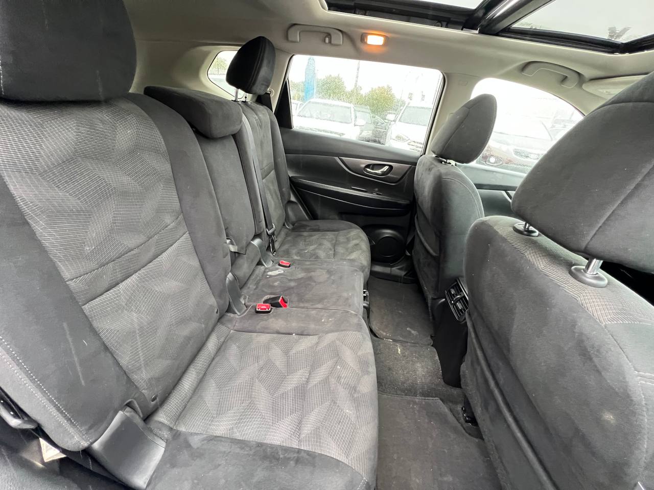 2015 Nissan Rogue SV**AWD**SAAQ CERTIFIEE**Un Proprietaire**TOIT OUVRANT PANORAMIQUE**CAMERA DE RECULE**SIEGES CHAUFFNATS**Mags** Image principale