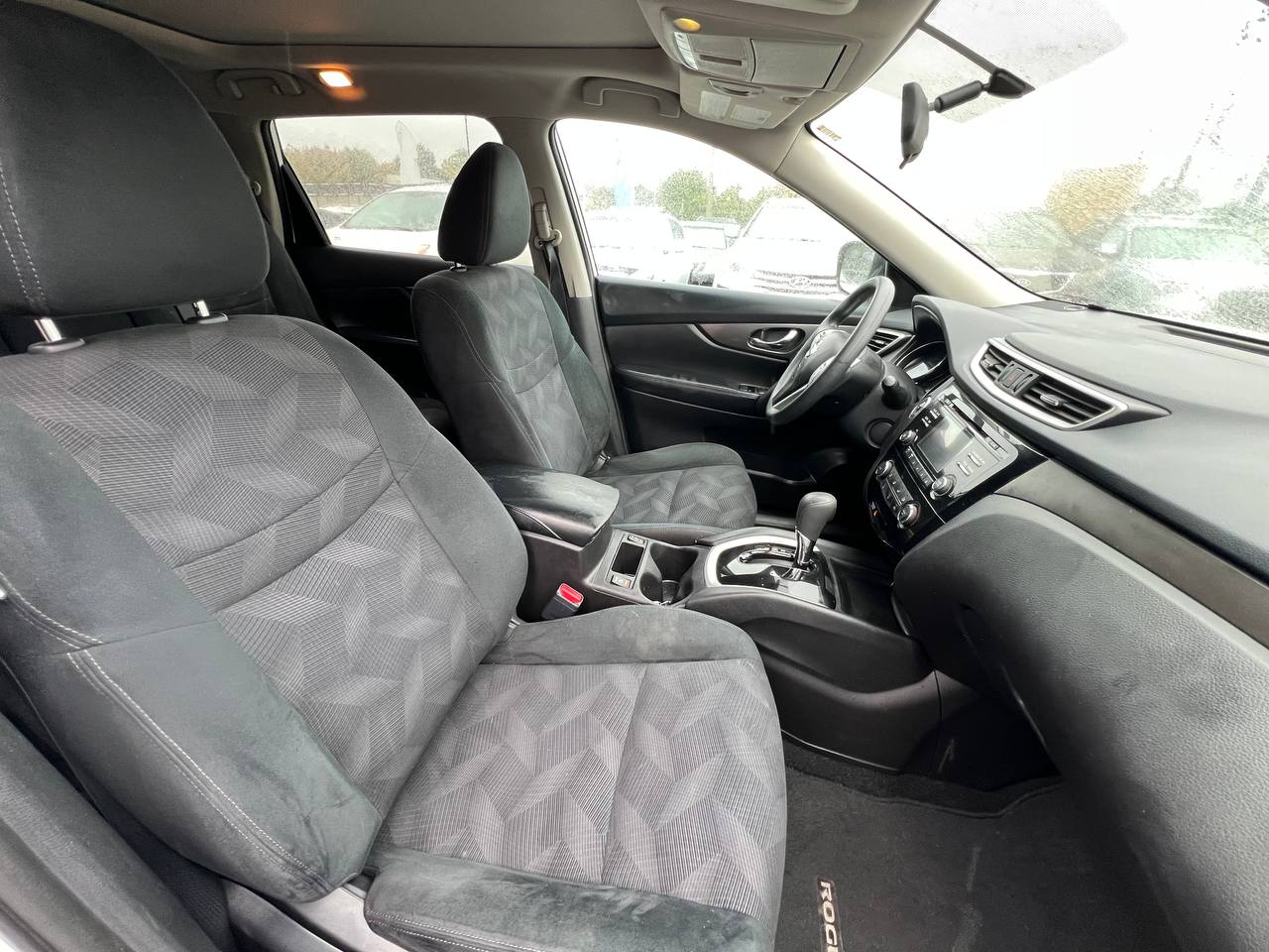 2015 Nissan Rogue SV**AWD**SAAQ CERTIFIEE**Un Proprietaire**TOIT OUVRANT PANORAMIQUE**CAMERA DE RECULE**SIEGES CHAUFFNATS**Mags** Image principale