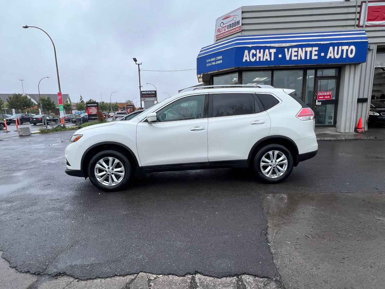 2015 Nissan Rogue SV**AWD**SAAQ CERTIFIEE**Un Proprietaire**TOIT OUVRANT PANORAMIQUE**CAMERA DE RECULE**SIEGES CHAUFFNATS**Mags** Image principale