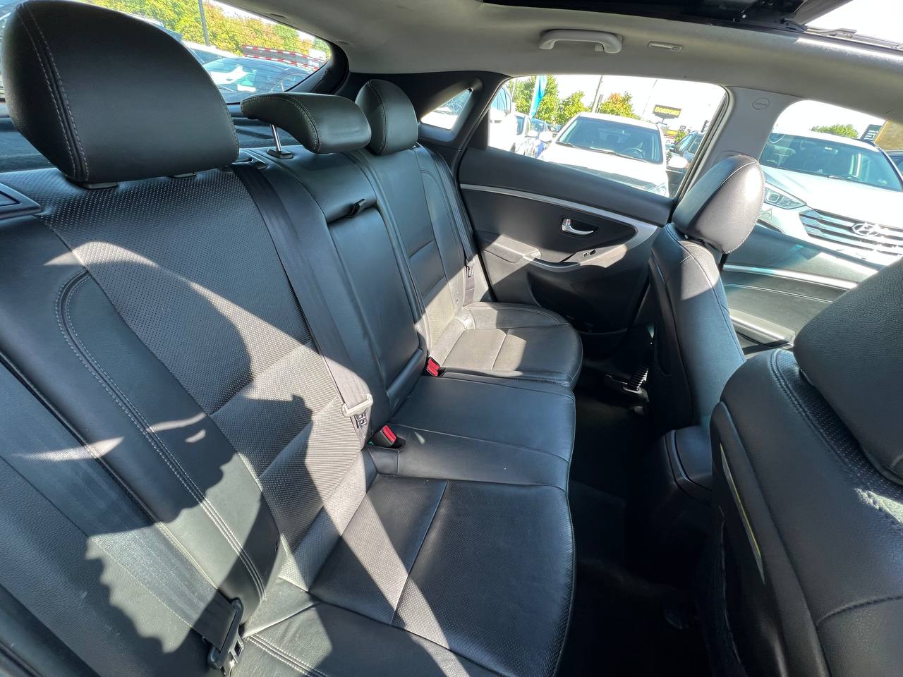 2013 Hyundai Elantra GT SE**SAAQ CERTIFIEE**TOIT OUVRANT PANORAMIQUE**Sieges en Cuir**SIEGES CHAUFFNATS**MAGS** Image principale