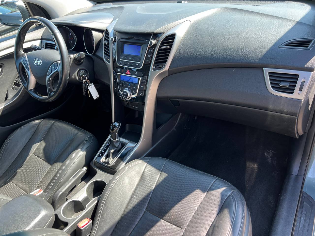 2013 Hyundai Elantra GT SE**SAAQ CERTIFIEE**TOIT OUVRANT PANORAMIQUE**Sieges en Cuir**SIEGES CHAUFFNATS**MAGS** Image principale