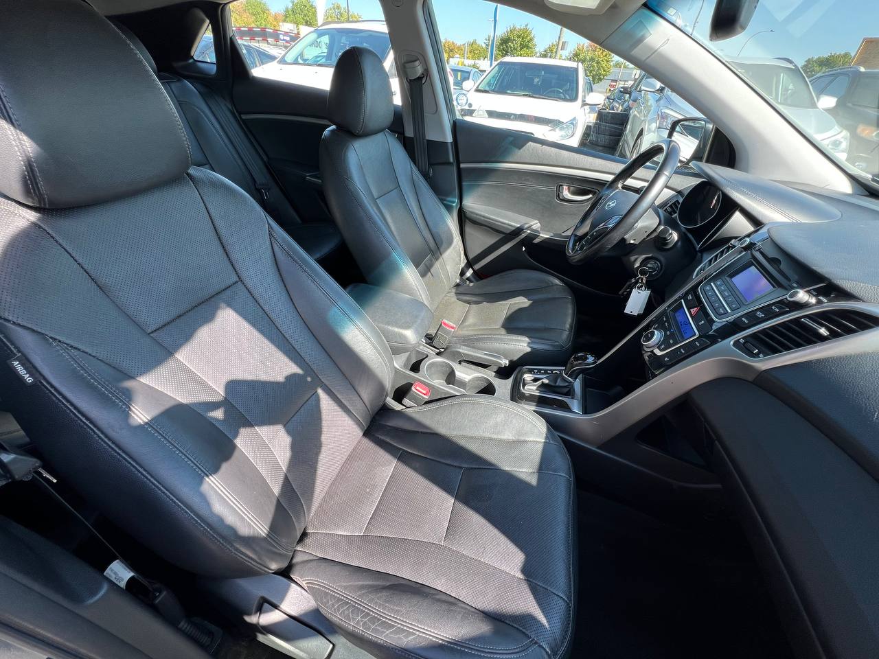 2013 Hyundai Elantra GT SE**SAAQ CERTIFIEE**TOIT OUVRANT PANORAMIQUE**Sieges en Cuir**SIEGES CHAUFFNATS**MAGS** Image principale