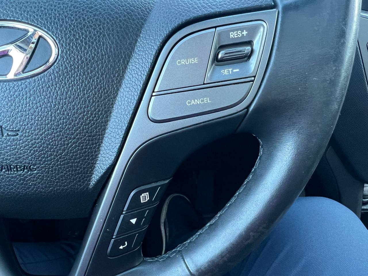 2017 Hyundai Santa Fe Sport Limited**AWD**Jamais Accidente**SAAQ CERTIFIEE**TOIT OUVRANT PANORAMIQUE**SIEGE EN CUIR**CAMERA DE RECUL**SIEGES CHAUFFNATS AVANT ET ARRIERE**Siege Ventile**Volant Chauffant**Navigation**Alerte d'angle Mort**MAGS** Image principale