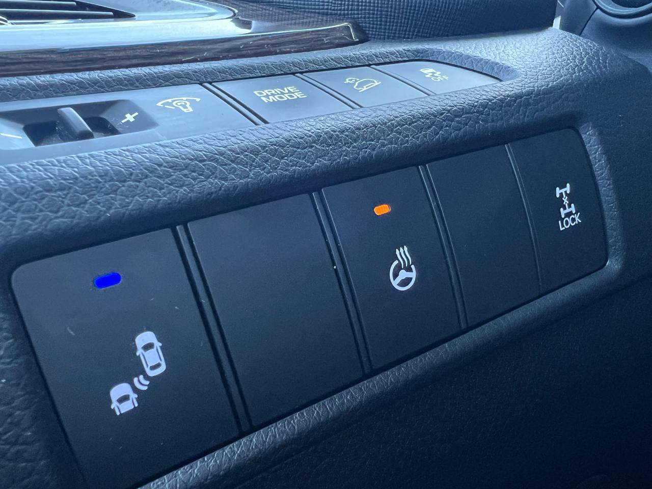2017 Hyundai Santa Fe Sport Limited**AWD**Jamais Accidente**SAAQ CERTIFIEE**TOIT OUVRANT PANORAMIQUE**SIEGE EN CUIR**CAMERA DE RECUL**SIEGES CHAUFFNATS AVANT ET ARRIERE**Siege Ventile**Volant Chauffant**Navigation**Alerte d'angle Mort**MAGS** Image principale