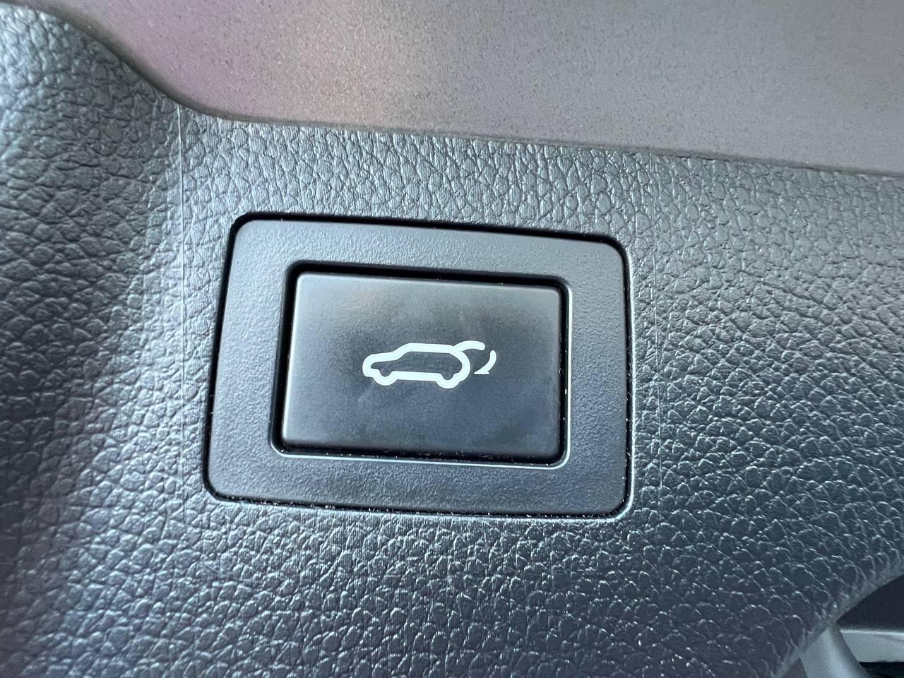 2017 Hyundai Santa Fe Sport Limited**AWD**Jamais Accidente**SAAQ CERTIFIEE**TOIT OUVRANT PANORAMIQUE**SIEGE EN CUIR**CAMERA DE RECUL**SIEGES CHAUFFNATS AVANT ET ARRIERE**Siege Ventile**Volant Chauffant**Navigation**Alerte d'angle Mort**MAGS** Image principale