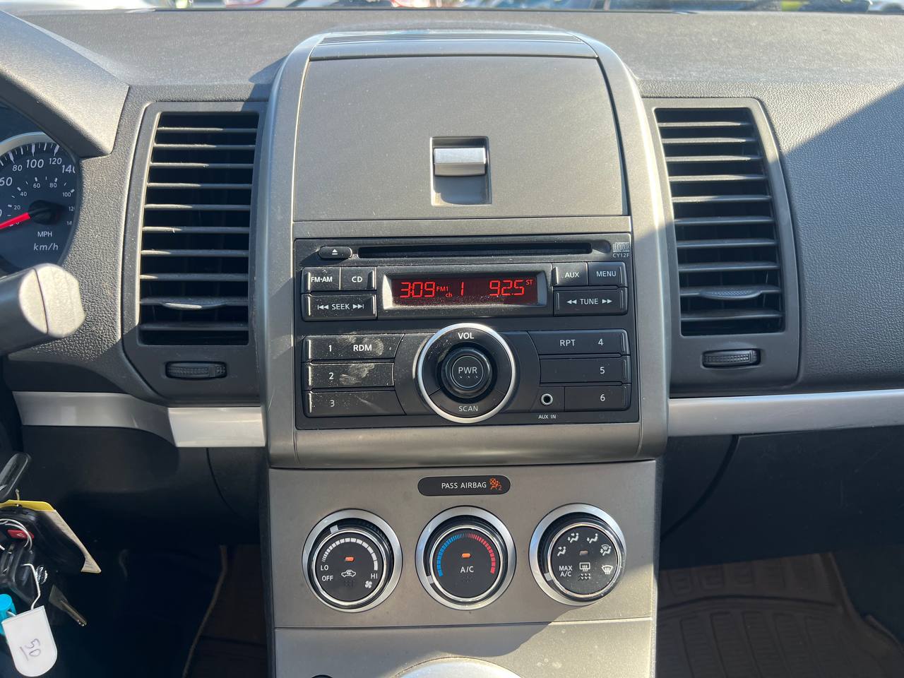 2012 Nissan Sentra 2.0**MAGS** Main Image