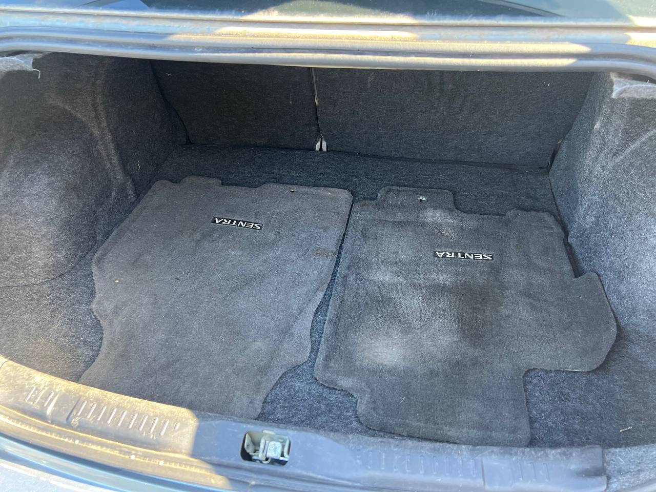 2012 Nissan Sentra 2.0**MAGS** Main Image