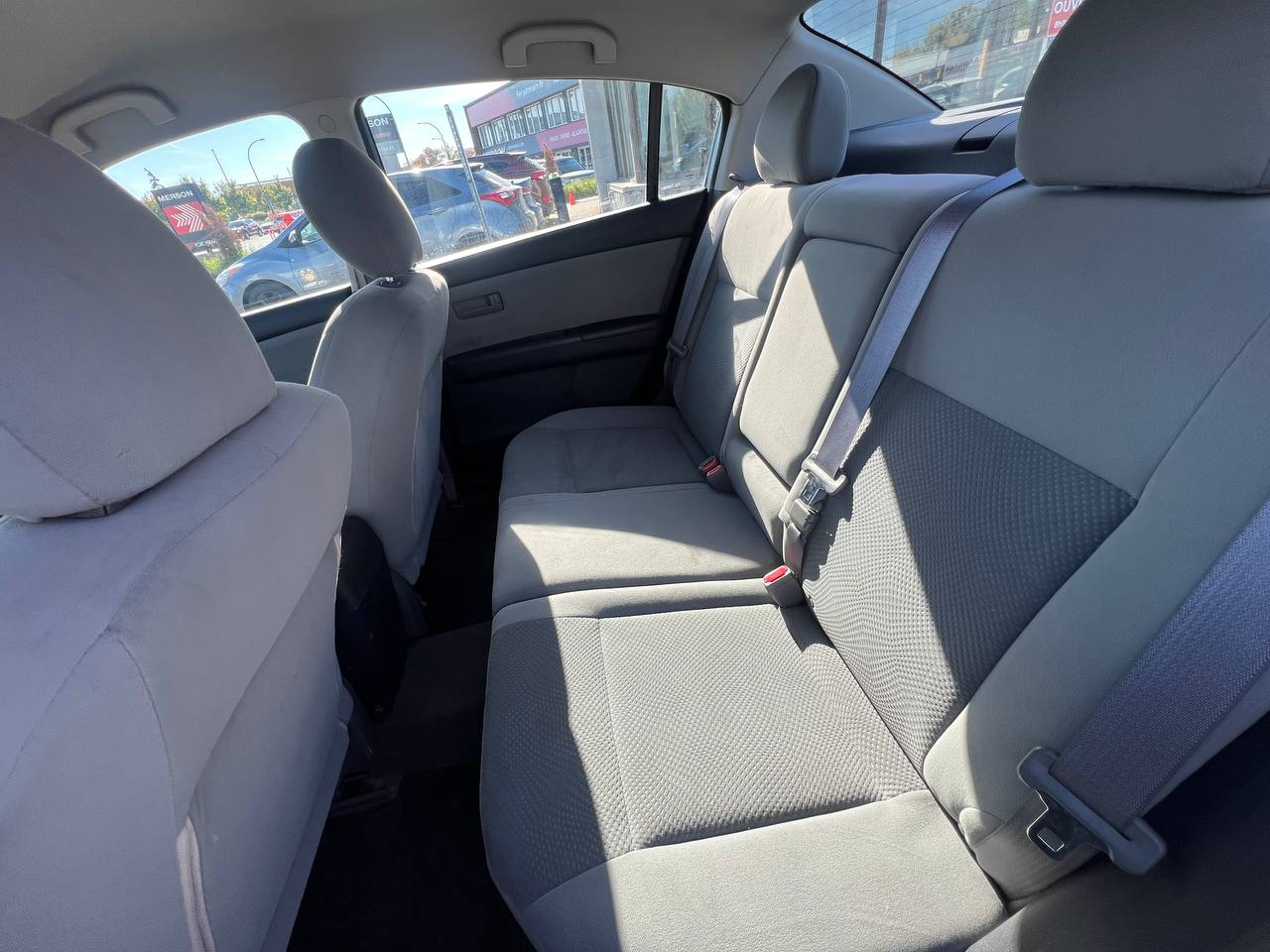 2012 Nissan Sentra 2.0**MAGS** Main Image