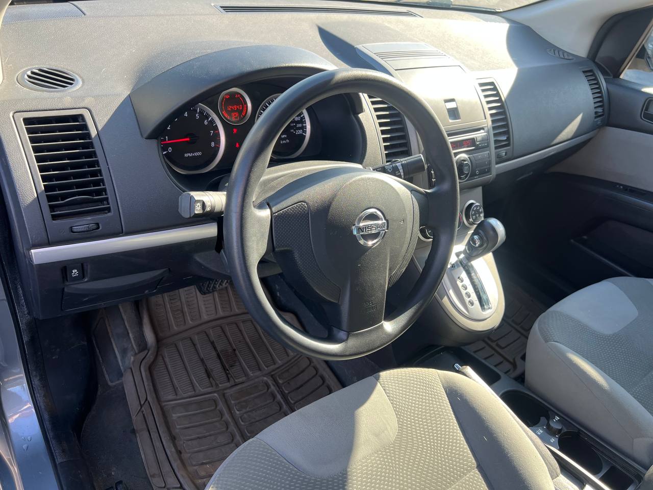 2012 Nissan Sentra 2.0**MAGS** Main Image