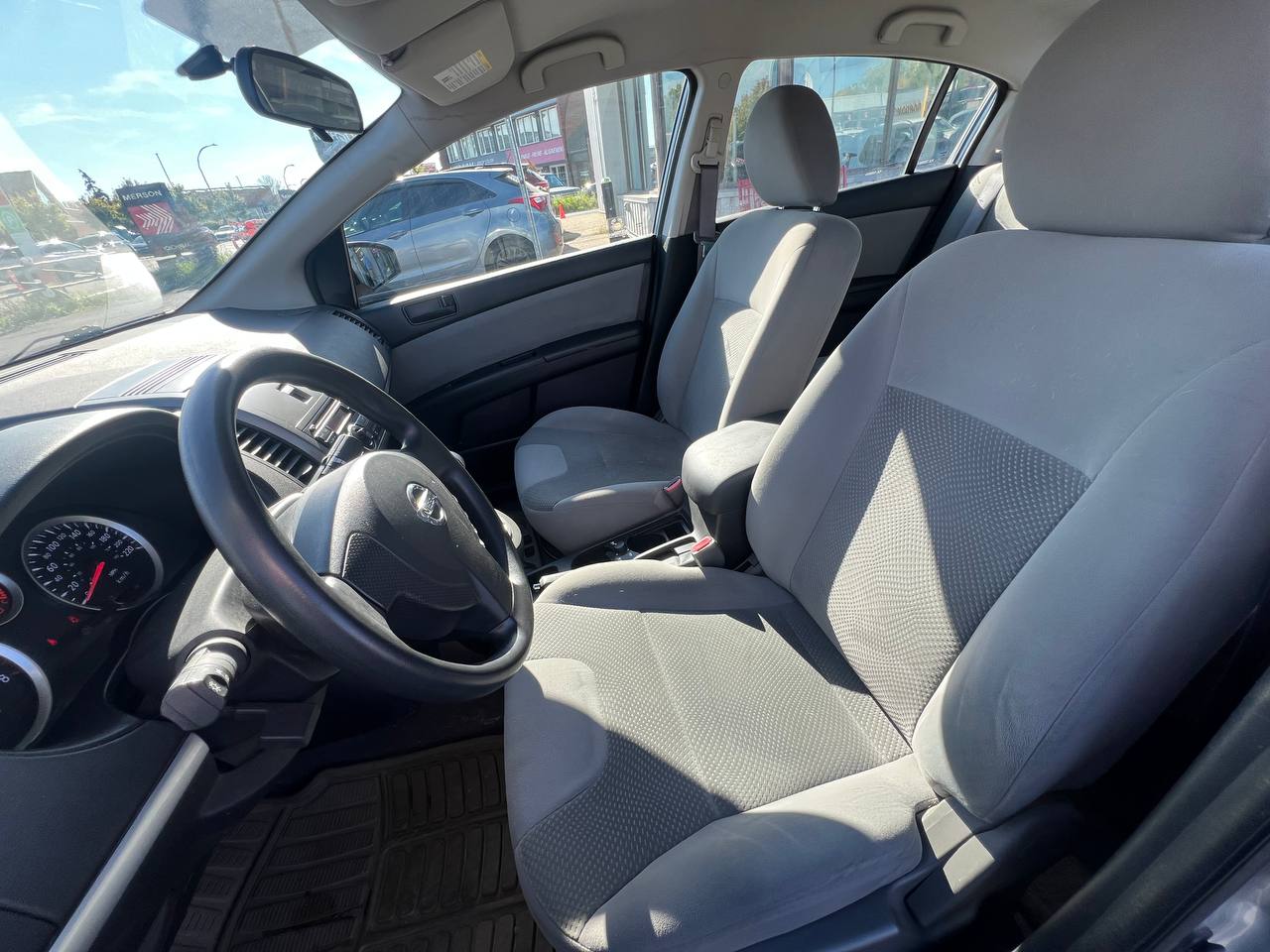 2012 Nissan Sentra 2.0**MAGS** Main Image