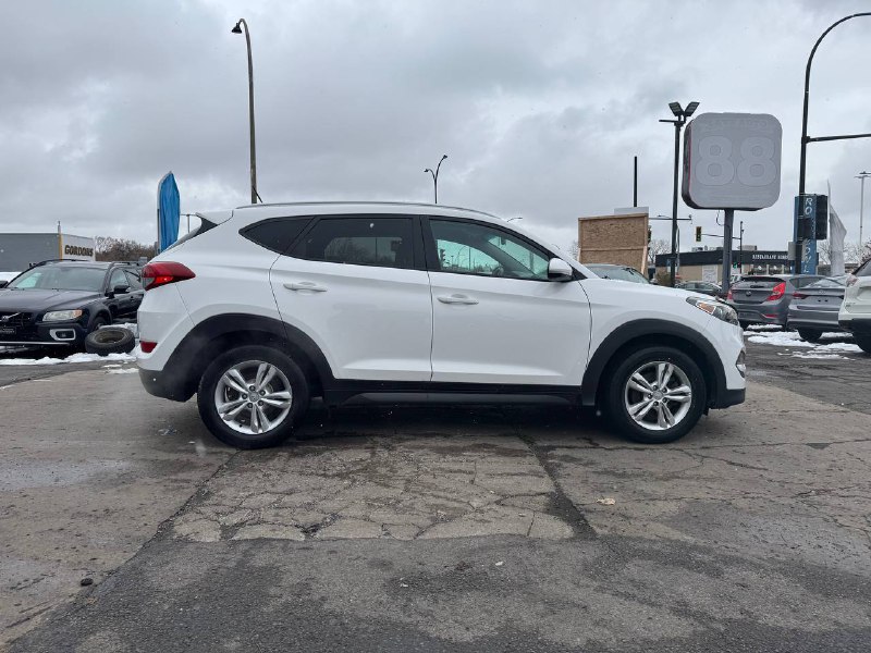 2016 Hyundai Tucson Premium **SIÈGES CHAUFFANTS AVANT ET ARRIÈRE**CAMERA DE RECUL**DÉTÉCTEUR D'ANGLES MORTS** Main Image