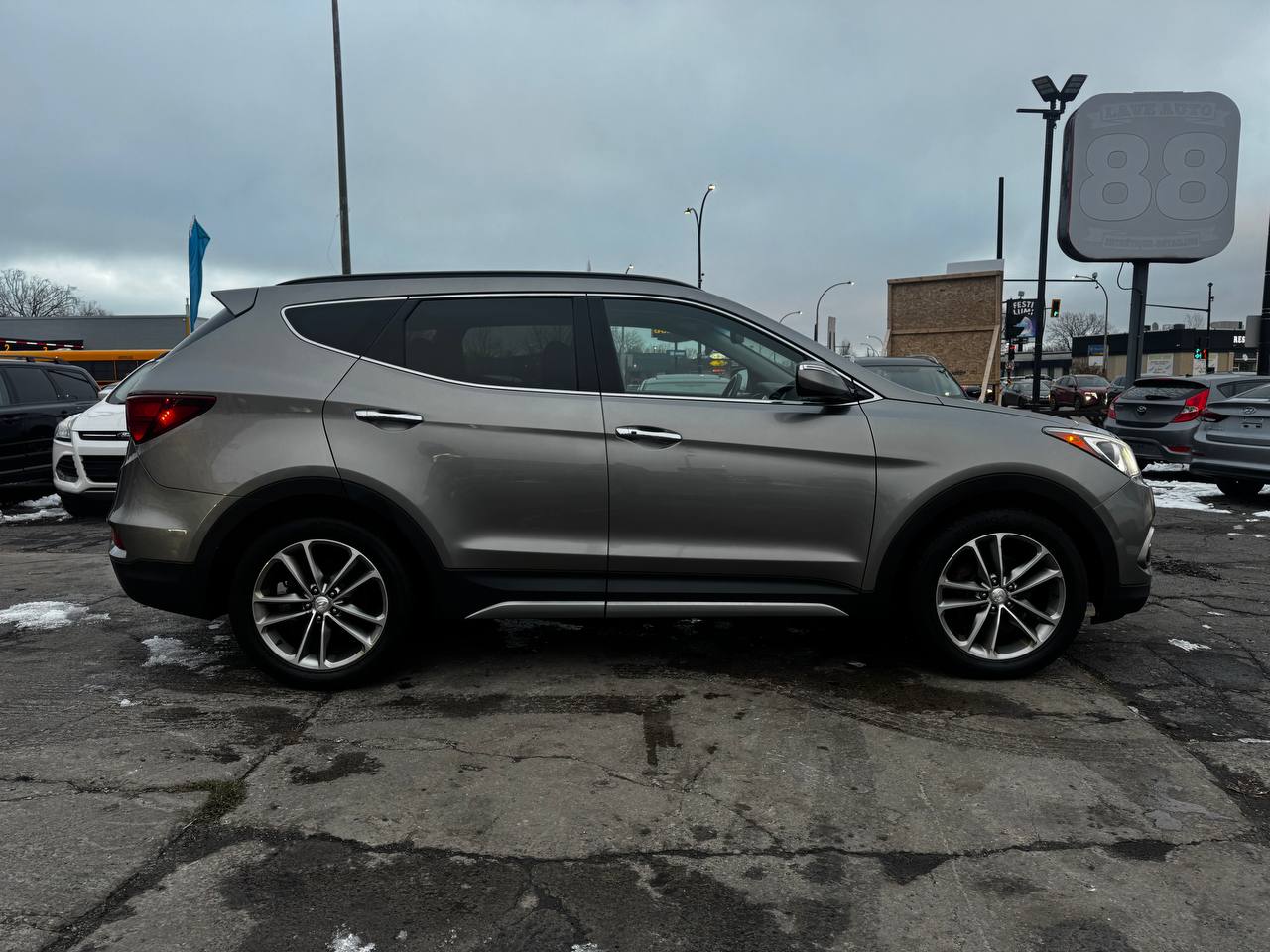 2017 Hyundai Santa Fe Sport Limited**AWD**Jamais Accidente**SAAQ CERTIFIEE**TOIT OUVRANT PANORAMIQUE**SIEGE EN CUIR**CAMERA DE RECUL**SIEGES CHAUFFNATS AVANT ET ARRIERE**Siege Ventile**Volant Chauffant**Navigation**Alerte d'angle Mort**MAGS** Main Image
