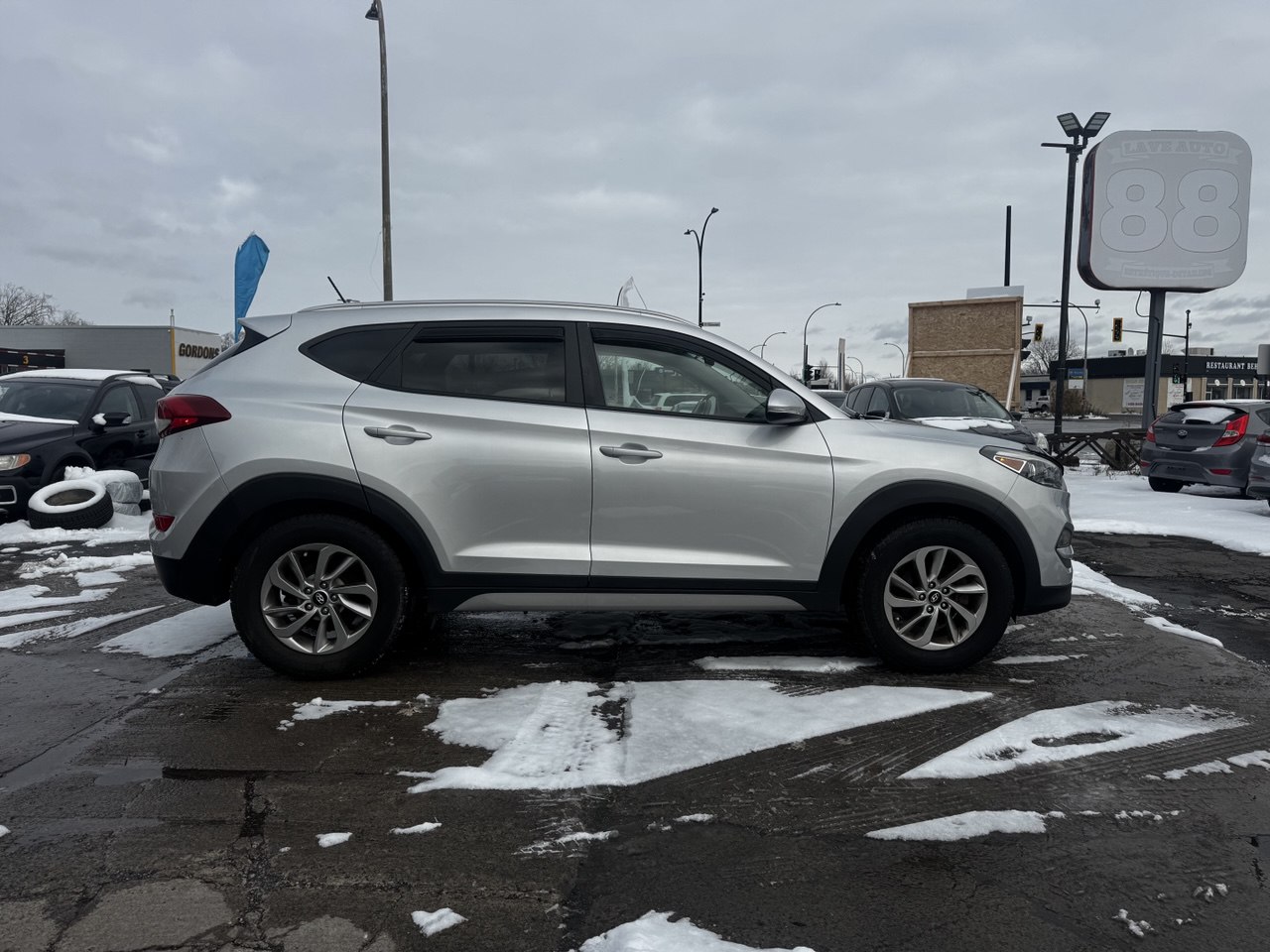 2017 Hyundai Tucson Premium**AWD**SAAQ CERTIFIEE**CamÉra de Recul**Volant Chauffant**SIEGES CHAUFFNATS AVANT ET ARRIERE**ANGLE MORT**MAGS** Main Image