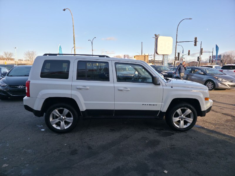 2014 Jeep Patriot **NORTH EDITION**JAMAIS ACCIDENTEE**4X4**SIEGES CHAUFFANTS**MAGS**EN SPECIAL** Image principale