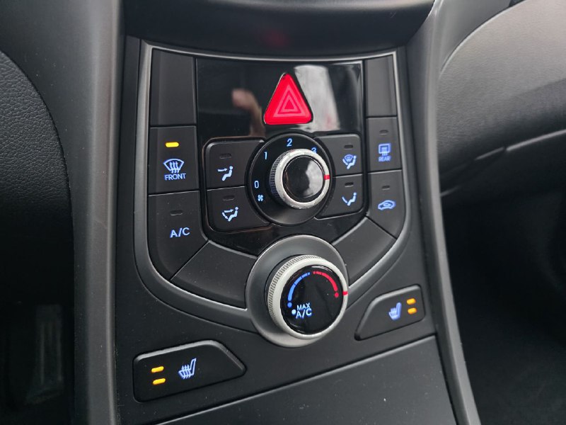 2015 Hyundai Elantra GL**SIEGES CHAUFFANTS** Image principale