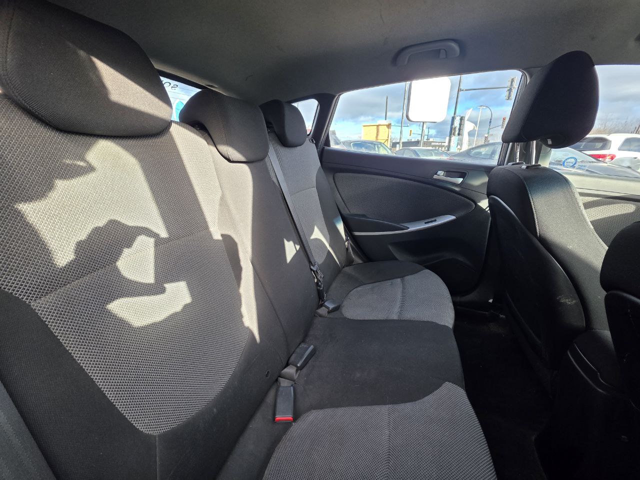 2012 Hyundai Accent GL Image principale