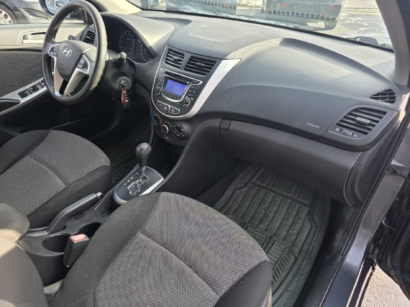 2012 Hyundai Accent GL Image principale