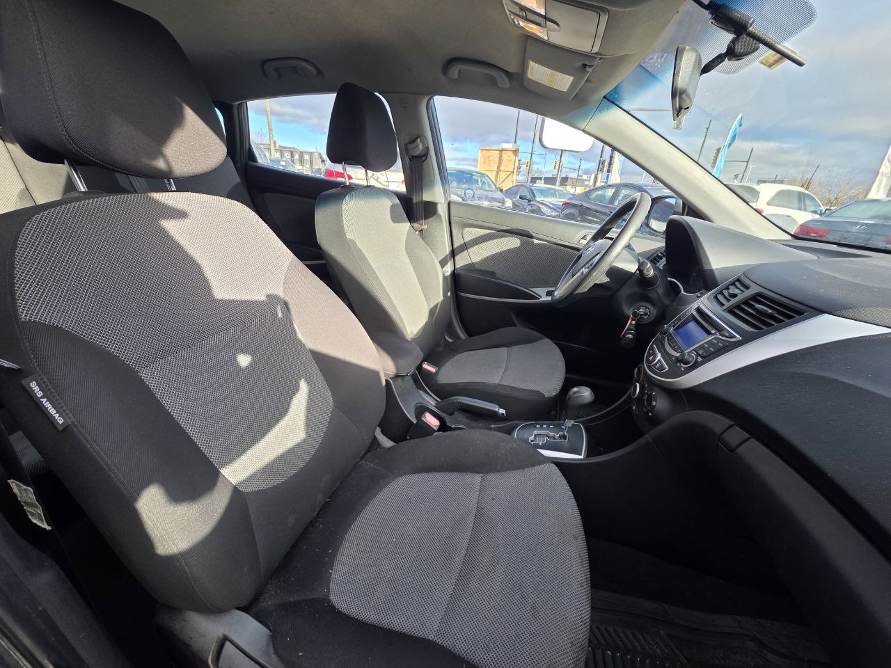 2012 Hyundai Accent GL Image principale