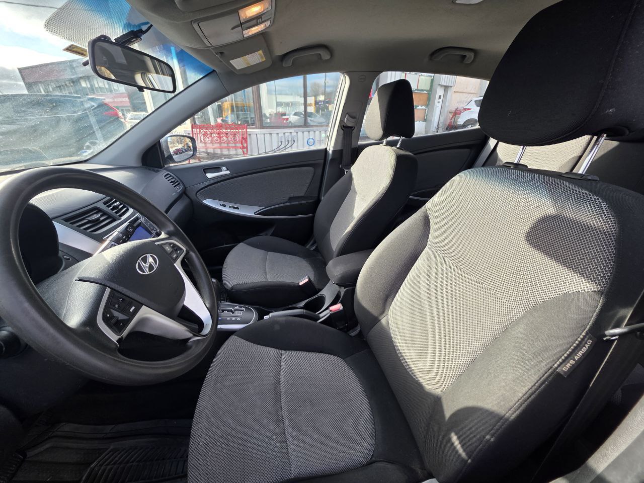 2012 Hyundai Accent GL Image principale