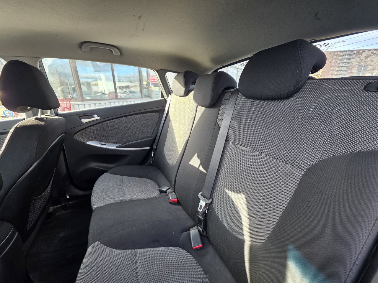 2012 Hyundai Accent GL Image principale