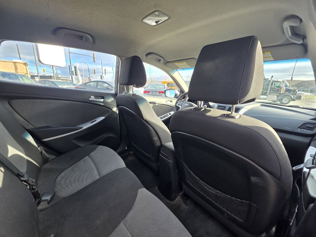 2012 Hyundai Accent GL Image principale