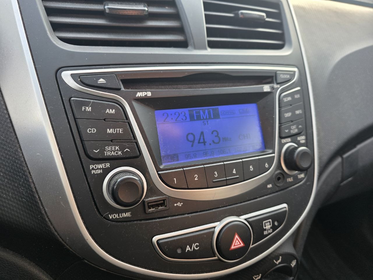 2012 Hyundai Accent GL Image principale