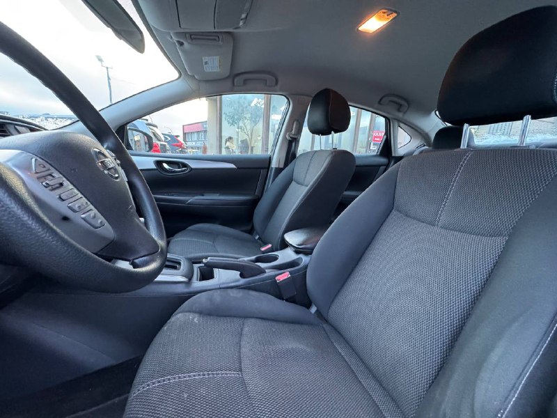 2017 Nissan Sentra S**Jamais accidente** Image principale