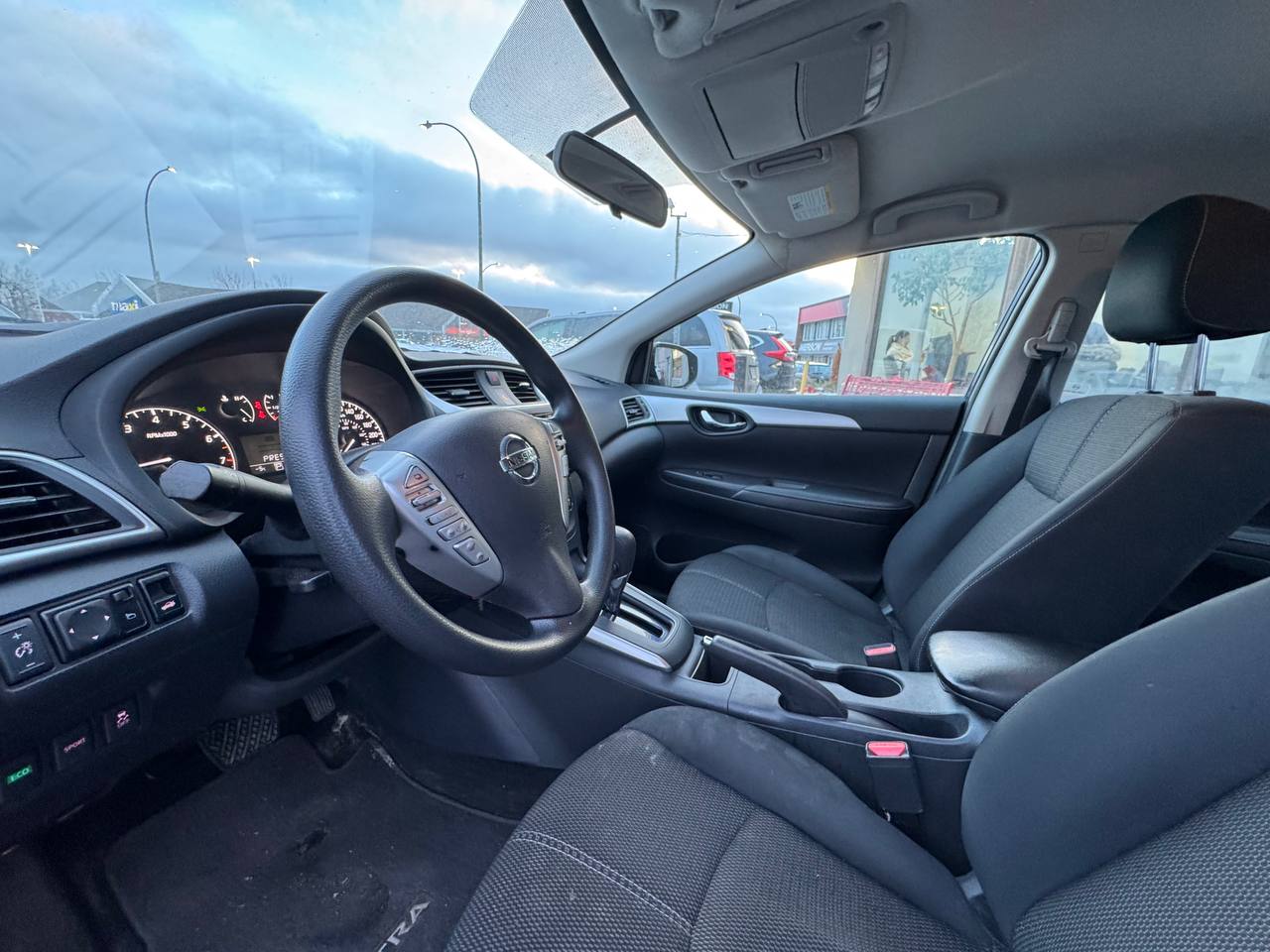 2017 Nissan Sentra S**Jamais accidente** Image principale