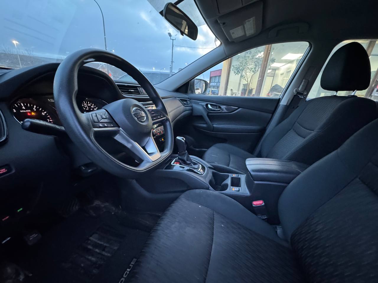 2017 Nissan Rogue SV**Jamais Accidente**CAMERA DE RECULE**SIEGES CHAUFFNATS** Main Image