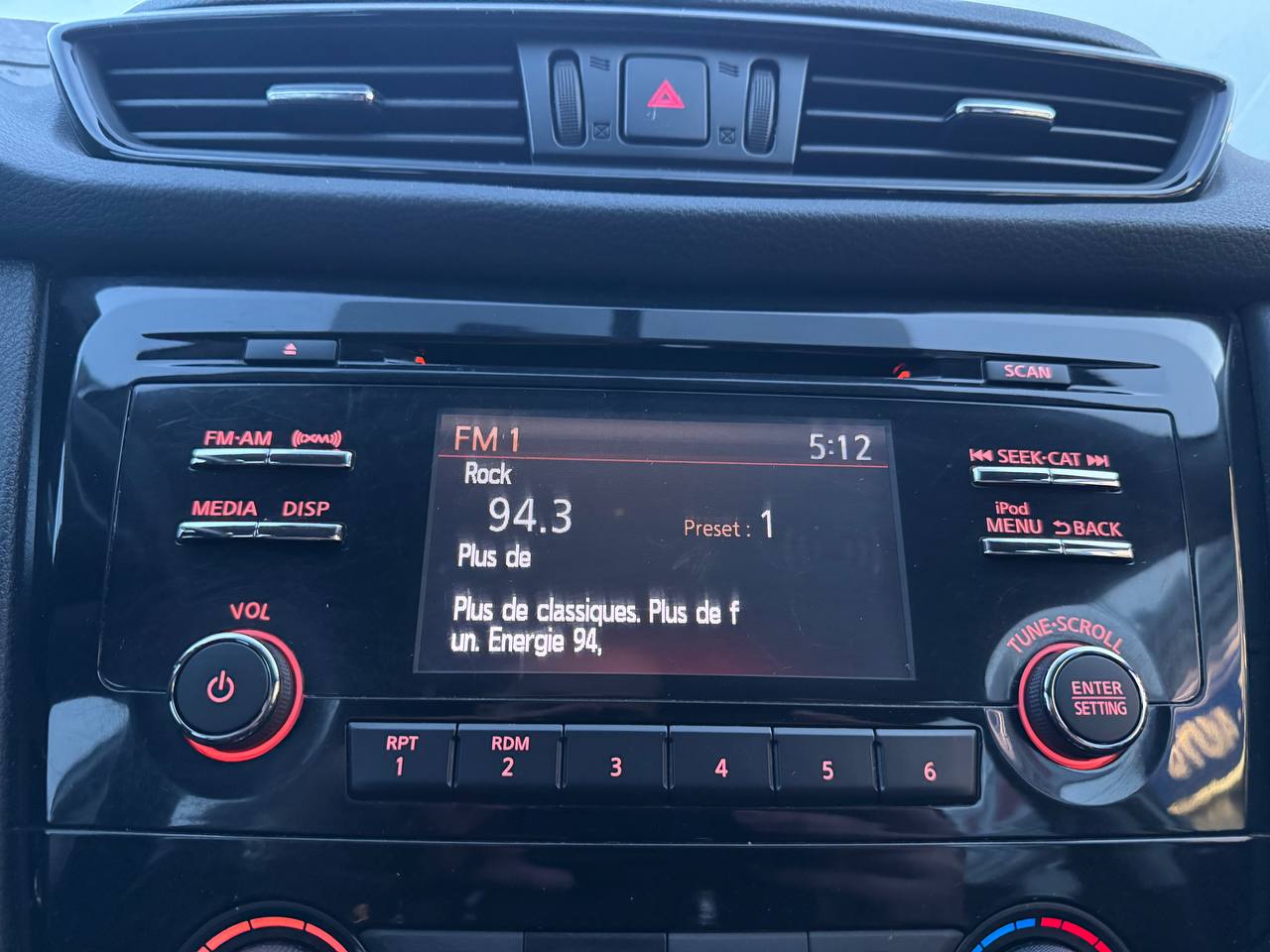 2017 Nissan Rogue SV**Jamais Accidente**CAMERA DE RECULE**SIEGES CHAUFFNATS** Main Image