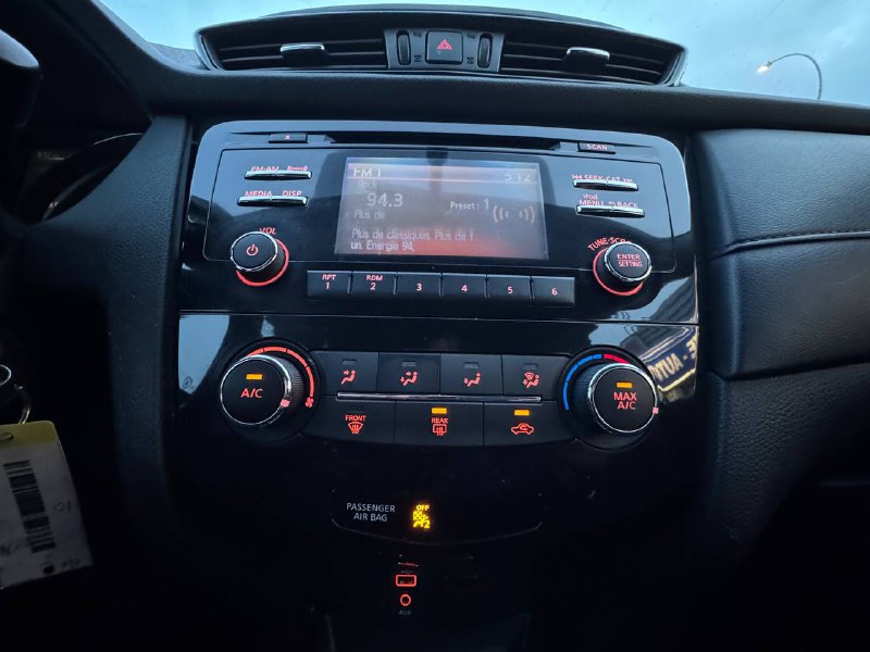 2017 Nissan Rogue SV**Jamais Accidente**CAMERA DE RECULE**SIEGES CHAUFFNATS** Main Image