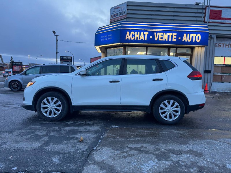 2017 Nissan Rogue SV**Jamais Accidente**CAMERA DE RECULE**SIEGES CHAUFFNATS** Main Image