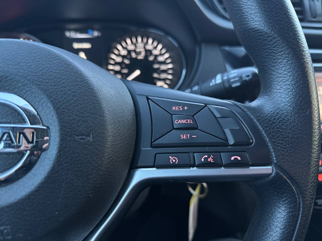 2017 Nissan Rogue SV**Jamais Accidente**CAMERA DE RECULE**SIEGES CHAUFFNATS** Main Image