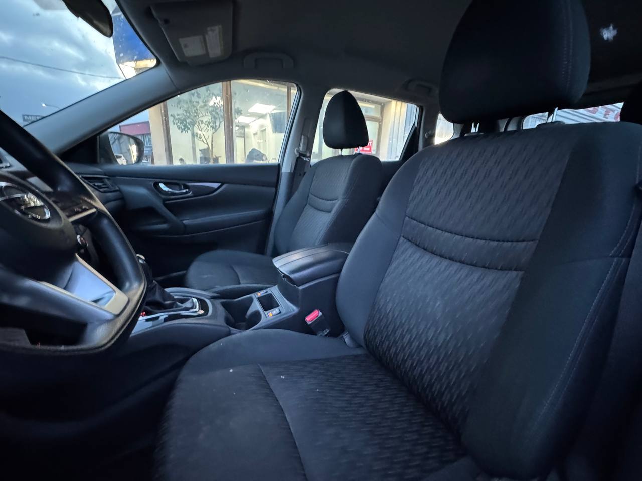 2017 Nissan Rogue SV**Jamais Accidente**CAMERA DE RECULE**SIEGES CHAUFFNATS** Main Image