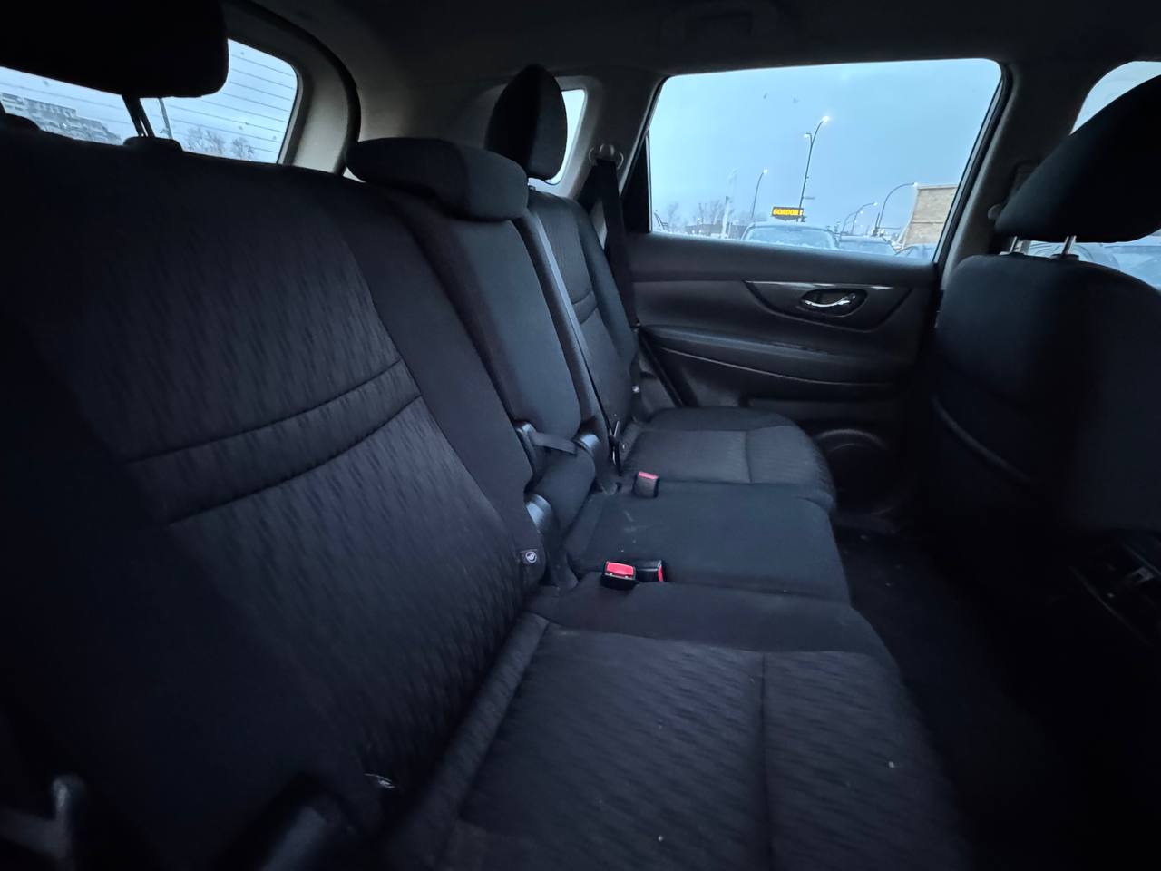 2017 Nissan Rogue SV**Jamais Accidente**CAMERA DE RECULE**SIEGES CHAUFFNATS** Main Image