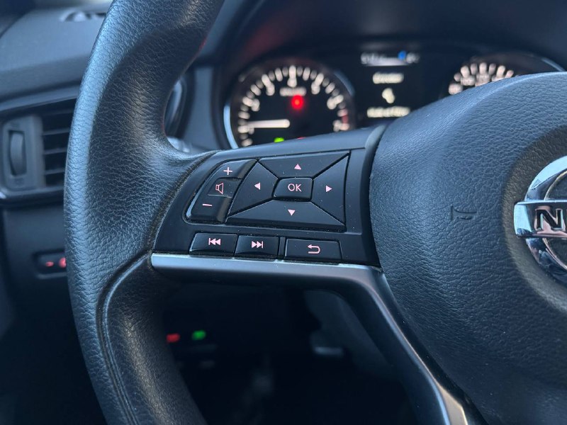 2017 Nissan Rogue SV**Jamais Accidente**CAMERA DE RECULE**SIEGES CHAUFFNATS** Main Image