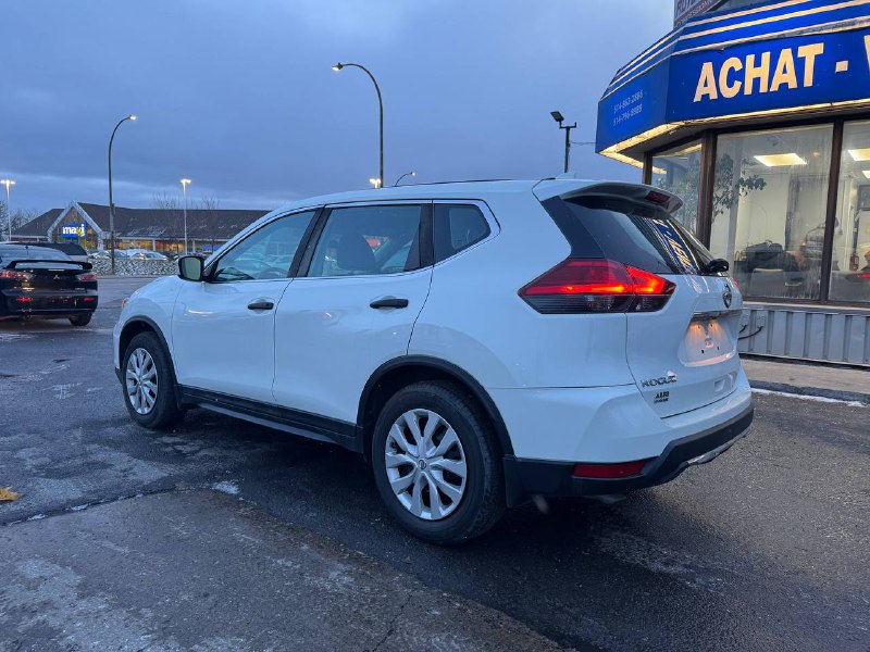 2017 Nissan Rogue SV**Jamais Accidente**CAMERA DE RECULE**SIEGES CHAUFFNATS** Main Image
