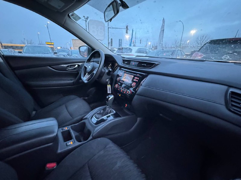 2017 Nissan Rogue SV**Jamais Accidente**CAMERA DE RECULE**SIEGES CHAUFFNATS** Main Image