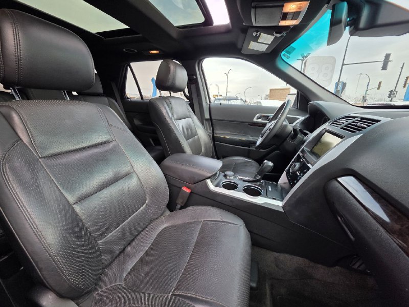 2014 Ford Explorer **LIMITEE**JAMAIS ACCIDENTEE**NAVI**7 PASSAGERS**CUIR**TOIT PANO**CAMERA DE RECUL**MAGS**TOUTE EQUIPEE** Image principale