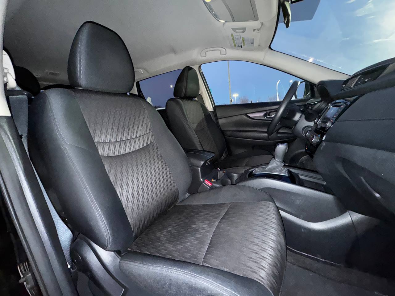 2018 Nissan Rogue **SV**AWD**CAMERA DE RECUL**MAGS**SIEGES CHAUFFANTS** Main Image