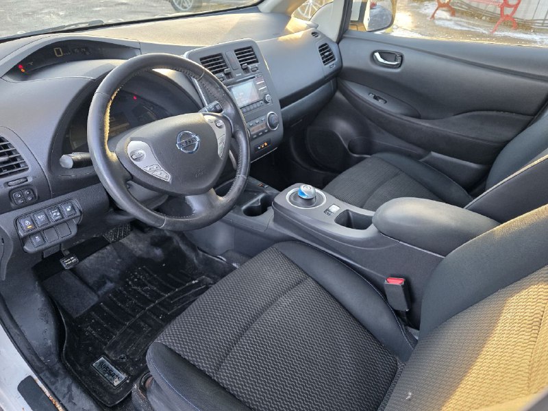 2015 Nissan LEAF SV**JAMAIS ACCIDENTEE**CAMERA DE RECUL**SIEGES CHAUFFANTS** Image principale