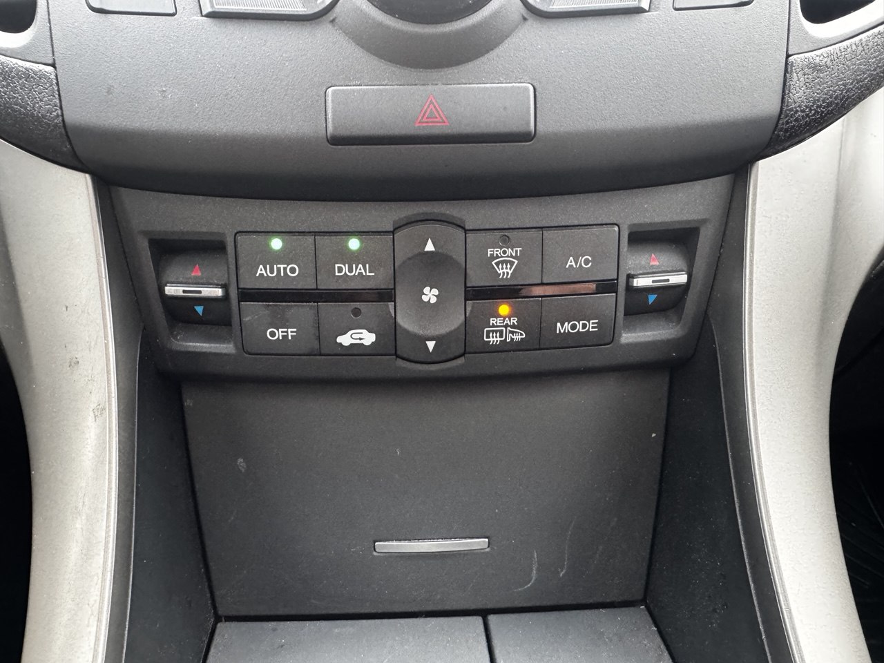 2010 Acura TSX I4 Man**JAMAIS ACCIDENTEE**TOIT OUVRANT**SIEGES CHAUFFANTS**MAGS** Image principale