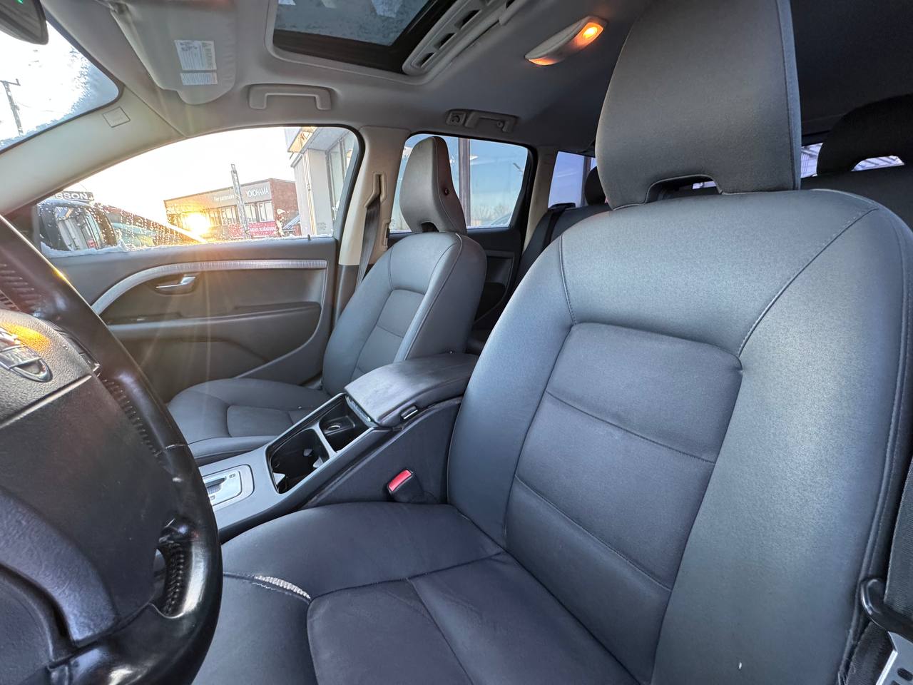 2009 Volvo XC70 3.2L**AWD**TOIT OUVRANT**SIEGES CHAUFFNATS**CUIR**PUSH TO STRAT** Image principale